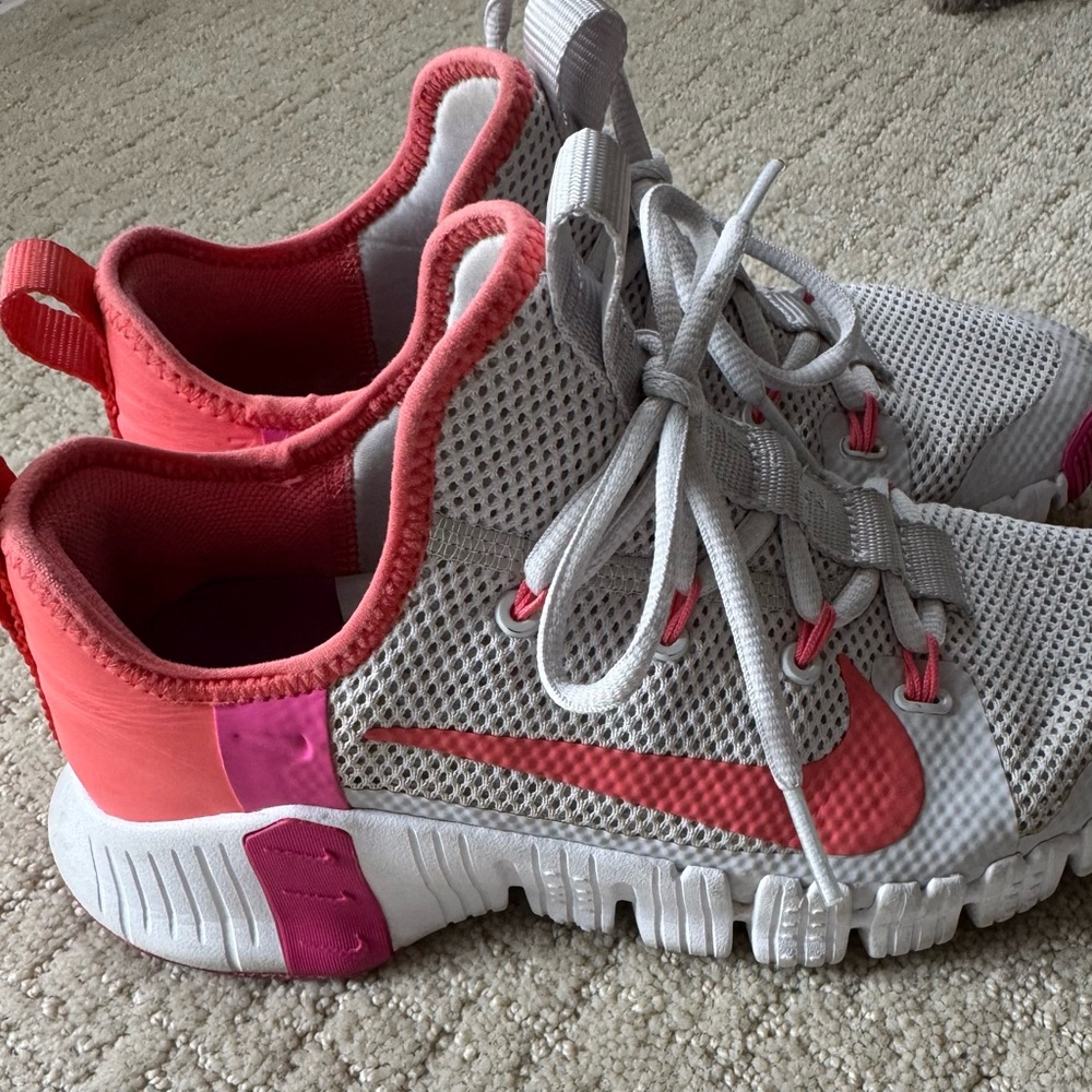 Ladies Nike Merton runners